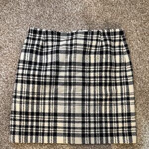 Classic Black and White Plaid Skirt (Mini)